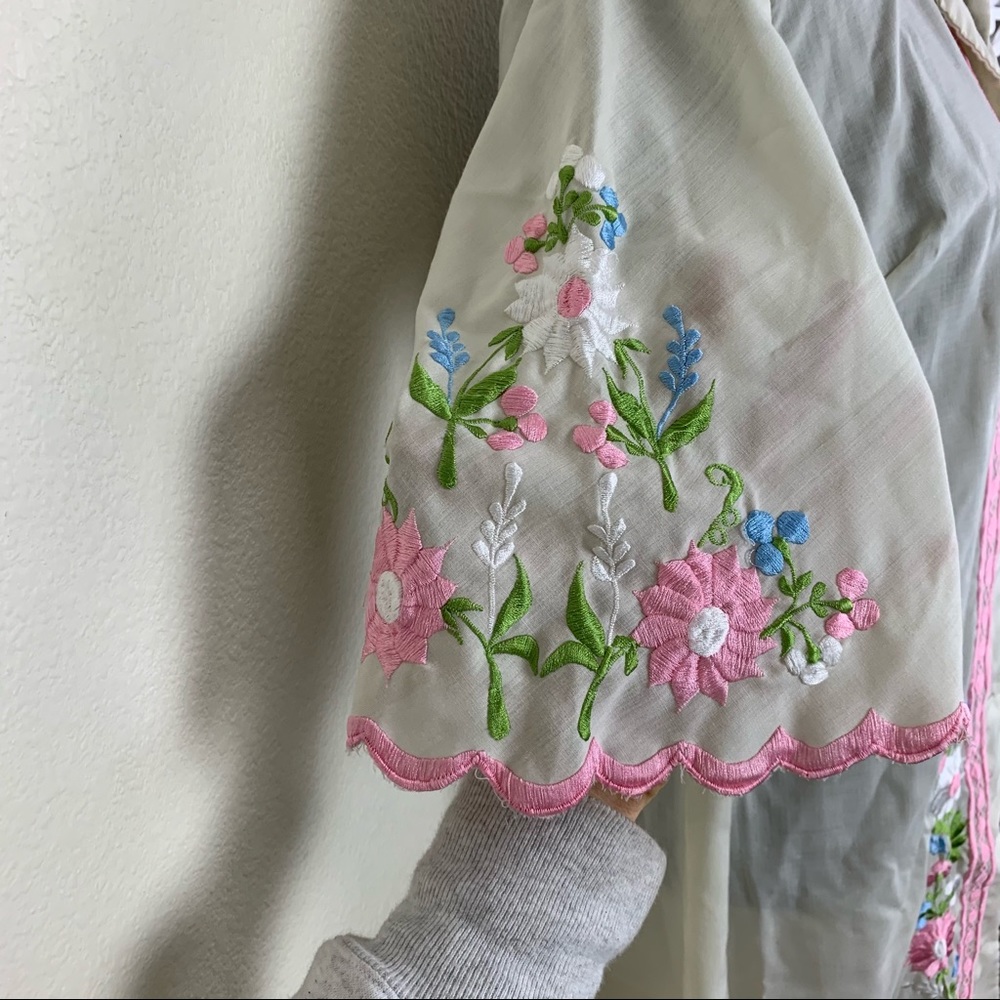 Vintage Floral Robe - Picture 10 of 11